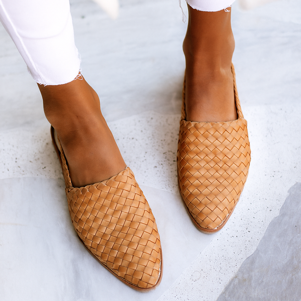 Nora Shoe — Classic Cushioned Comfort Shoes
