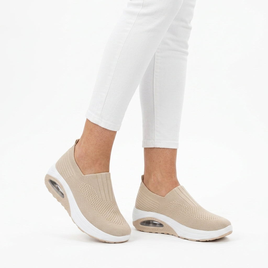 Cushioned knit walking shoes — Studio - Clean | Generated by Modelize